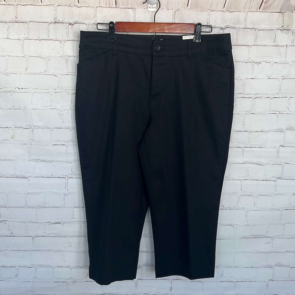 St John’s Bay Capris Black size 12